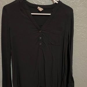 Long sleeve blouse with 3 buttons